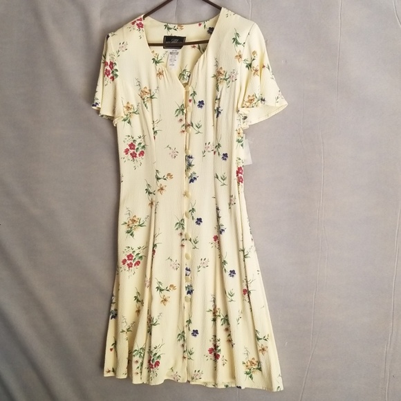 Molly Malloy Dresses & Skirts - Flower Summer dress